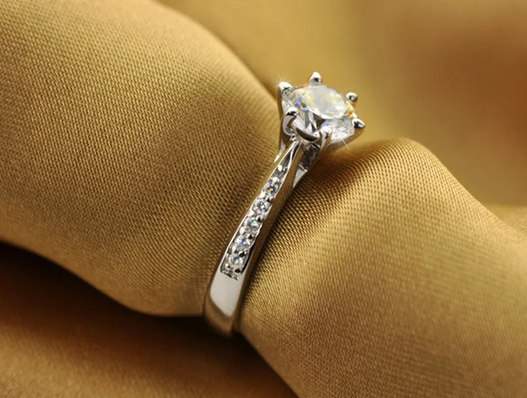 Luxury 925 Sterling Silver Six-Claw Ring - Elegant imitation Diamond Jewelry for Women 